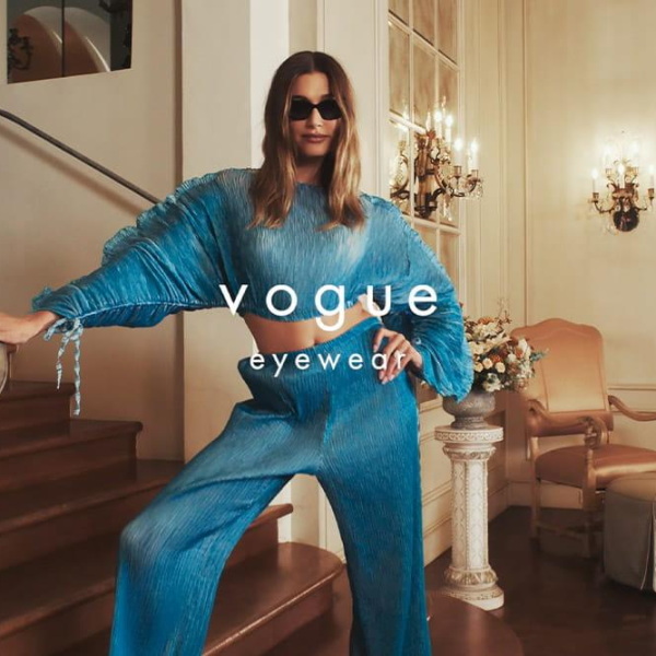 Hailey Bieber: Ochelarii ei preferați și totul despre noua colaborare cu Vogue Eyewear!